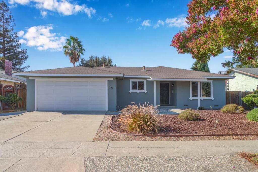 Lovely 3 Brs Pet-friendly House In Apartment