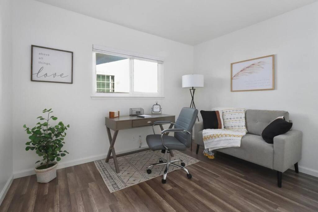 Lovely 3 Brs Pet-friendly House In Apartment *