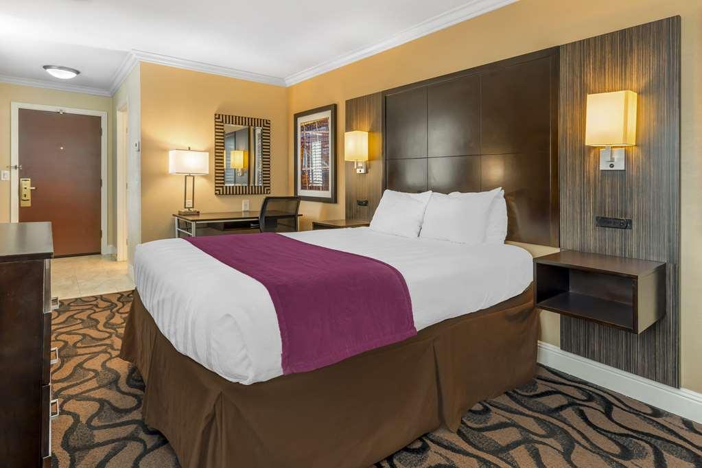 Western Airport Plaza 3*