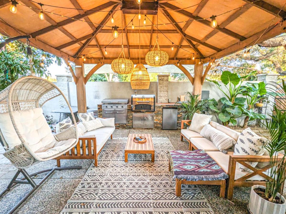 Casita Hosum: Modern Wfh Garden W/ Gazebo Outdoor Kitchen & Bbq