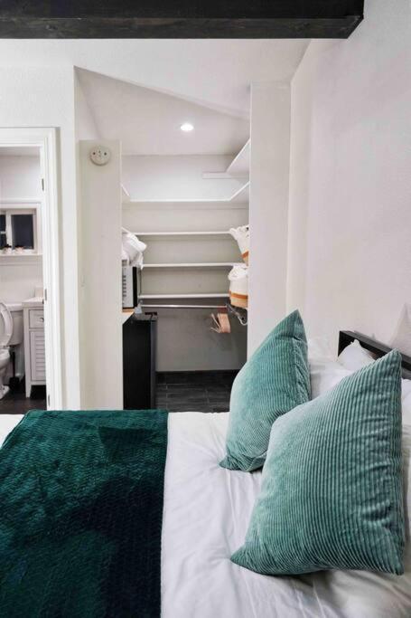 Casita Hosum: Modern Wfh Garden W/ Gazebo Outdoor Kitchen & Bbq *