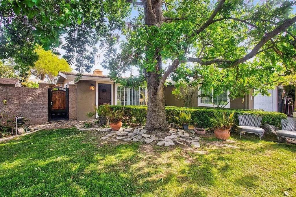 Guest house Casita Hosum: Modern Wfh Garden W/ Gazebo Outdoor Kitchen & Bbq