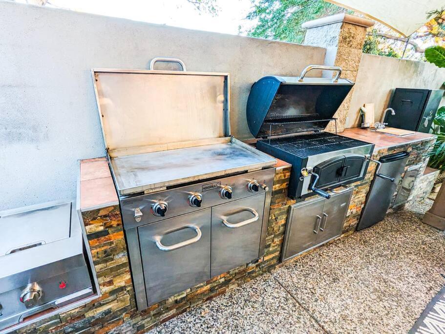 Guest house Casita Hosum: Modern Wfh Garden W/ Gazebo Outdoor Kitchen & Bbq *