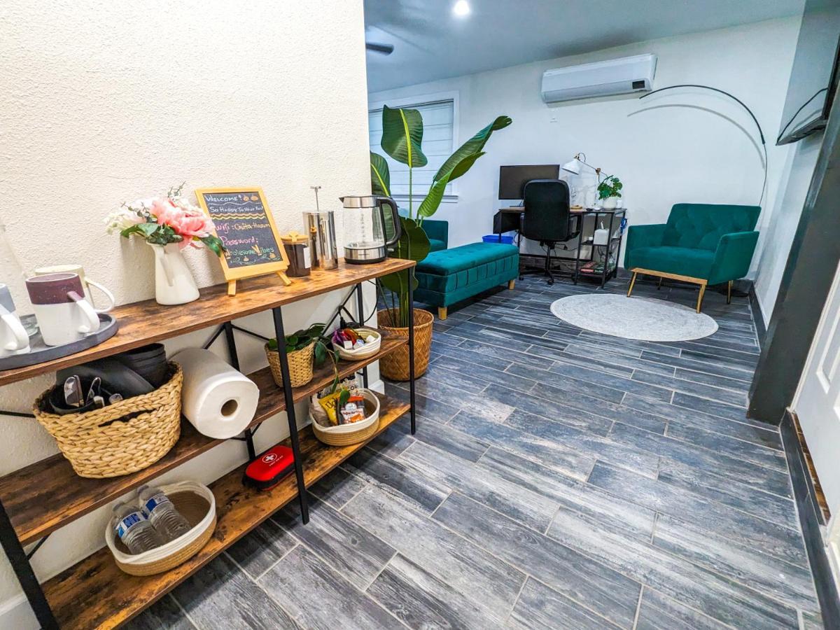 Casita Hosum: Modern Wfh Garden W/ Gazebo Outdoor Kitchen & Bbq Guest house *