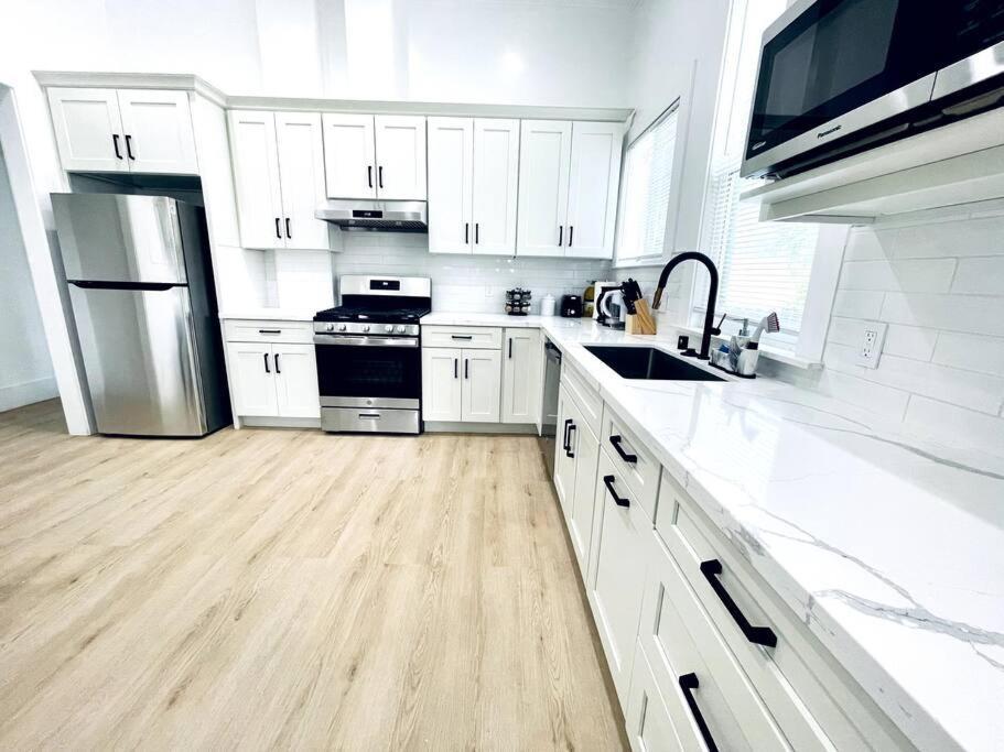 456a - Downtown Spacious 1br Home/parking/wifi Holiday home *