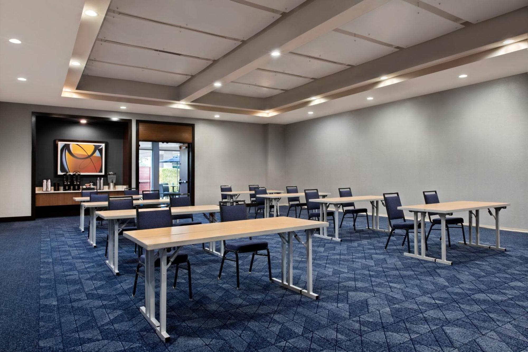 Courtyard By Marriott North/ Silicon Valley Hotel