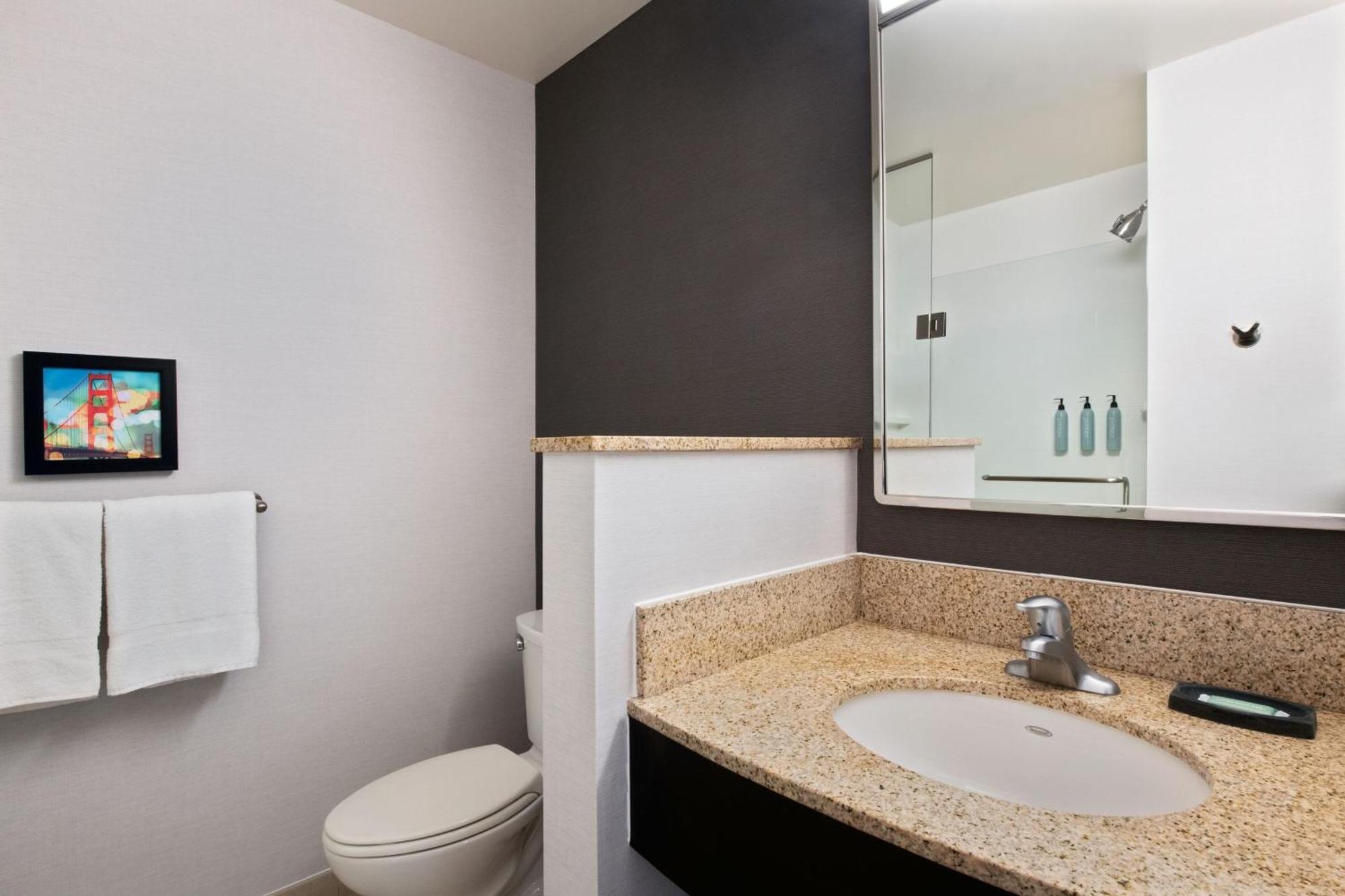 Courtyard By Marriott North/ Silicon Valley Hotel