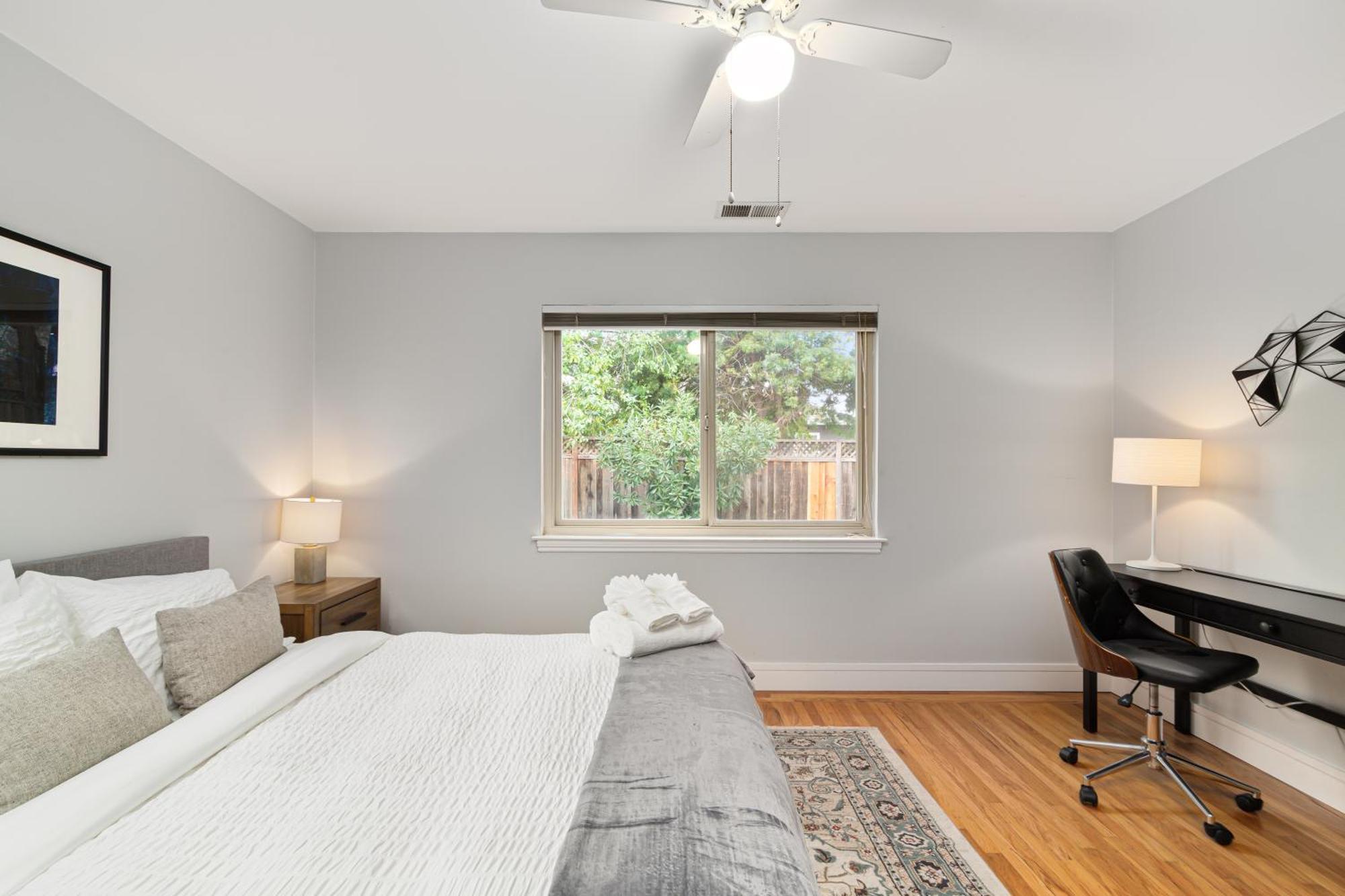 @ Marbella Lane - Immaculate & Cozy 3br