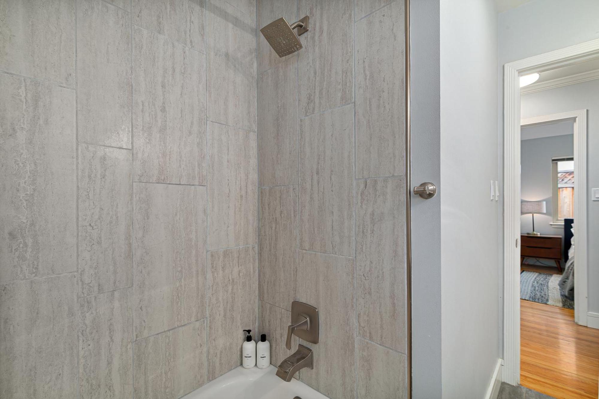 Holiday home @ Marbella Lane - Immaculate & Cozy 3br