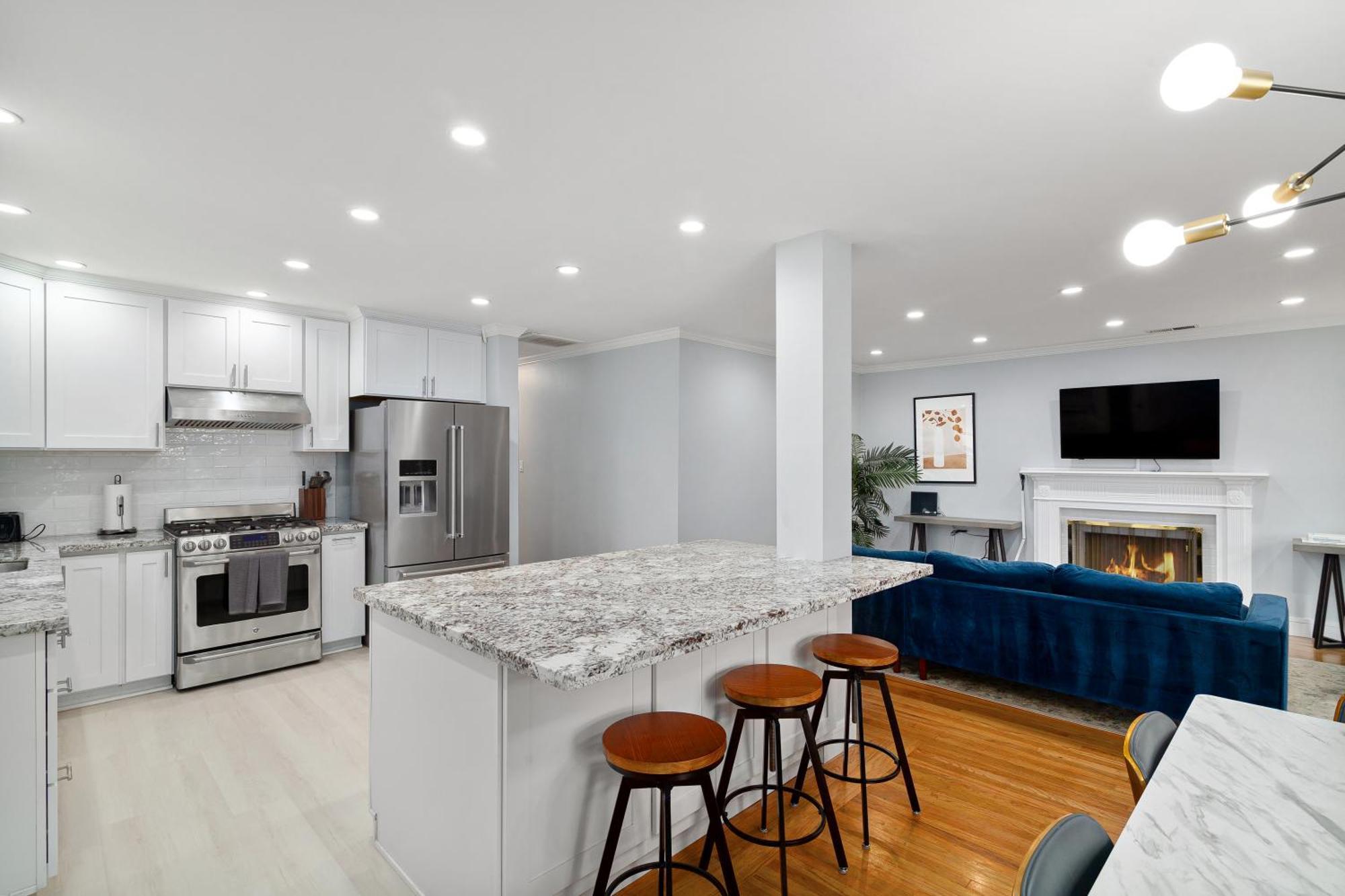 @ Marbella Lane - Immaculate & Cozy 3br *