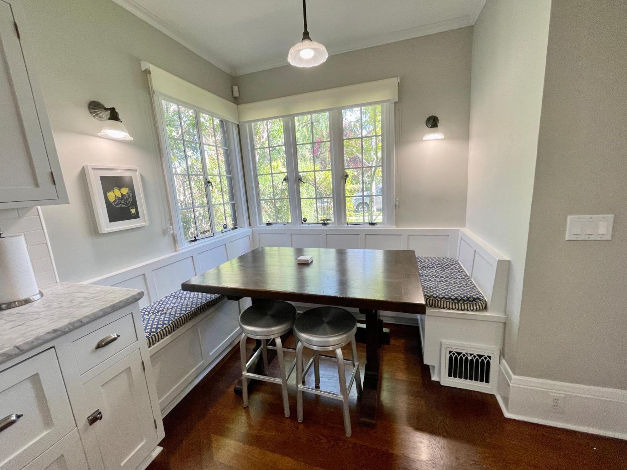 Timeless Tudor W/ Game Room, Pool Table & Hot Tub Holiday home San Jose