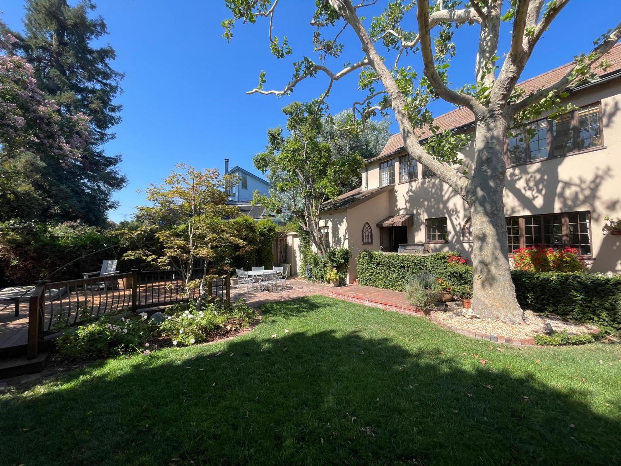 Timeless Tudor W/ Game Room, Pool Table & Hot Tub *