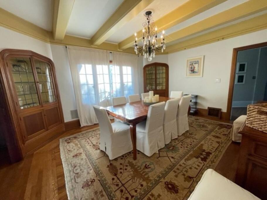 Timeless Tudor W/ Game Room, Pool Table & Hot Tub *