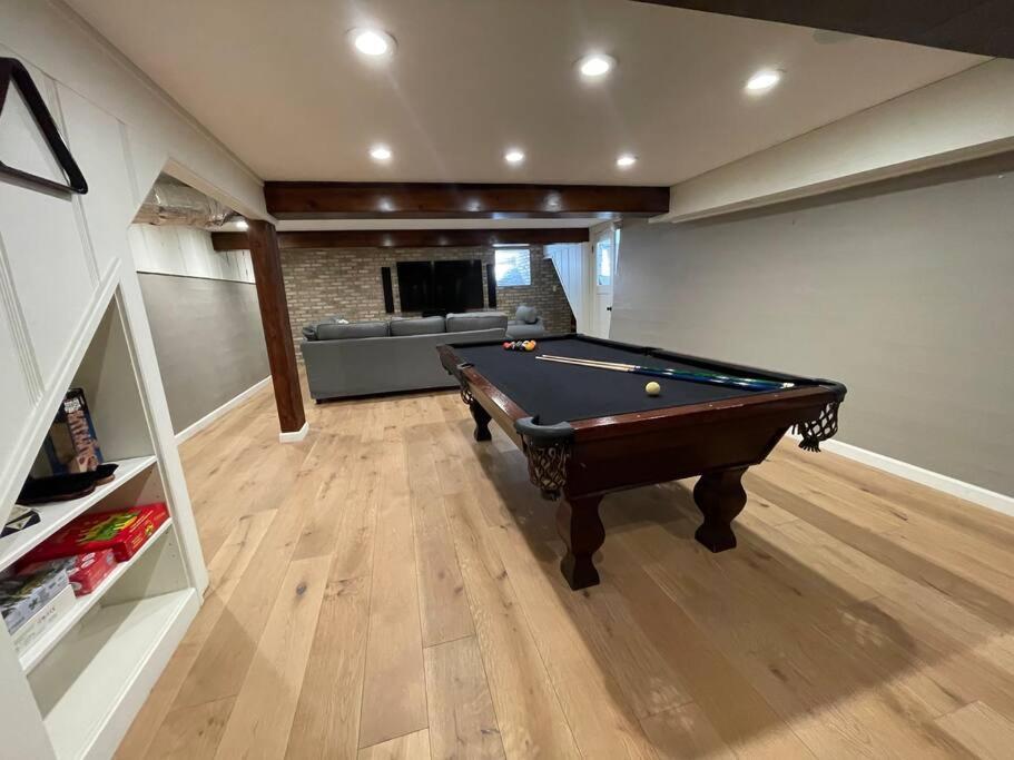 Timeless Tudor W/ Game Room, Pool Table & Hot Tub * San Jose