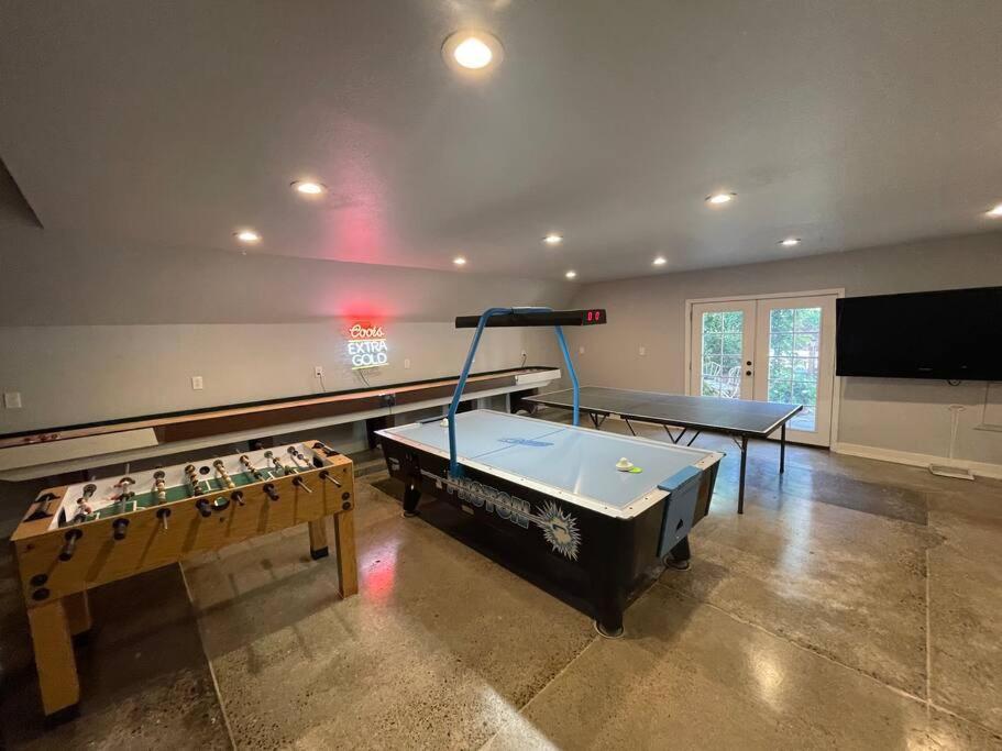 Holiday home Timeless Tudor W/ Game Room, Pool Table & Hot Tub San Jose