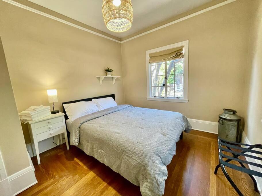 Holiday home Timeless Tudor W/ Game Room, Pool Table & Hot Tub