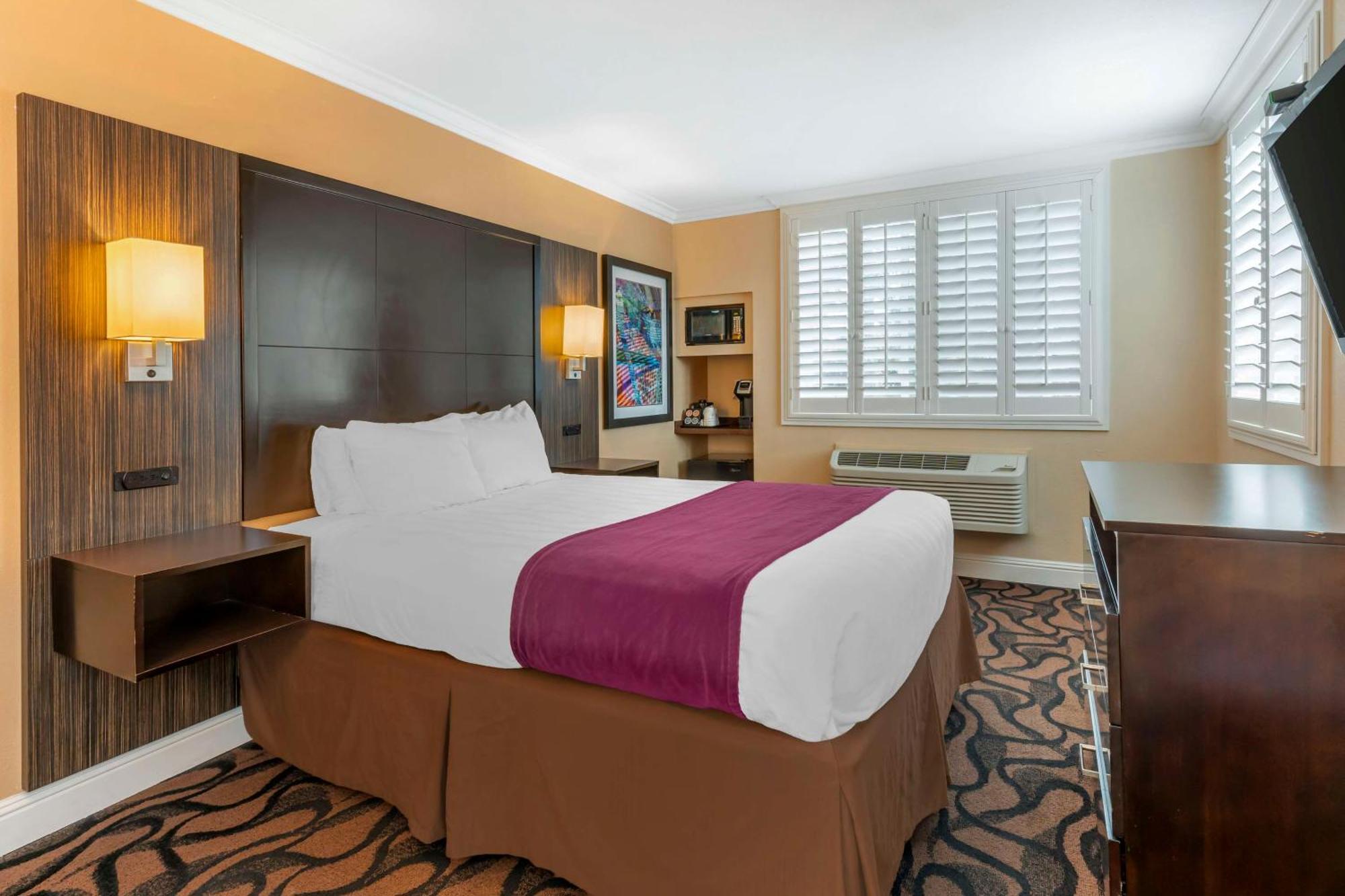 Western Airport Plaza 3* San Jose