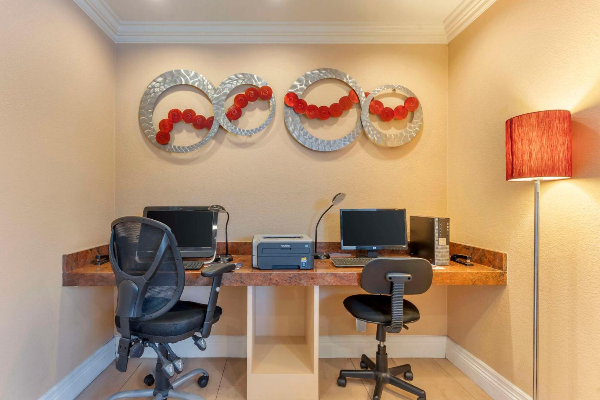 Motel Western Airport Plaza 3*