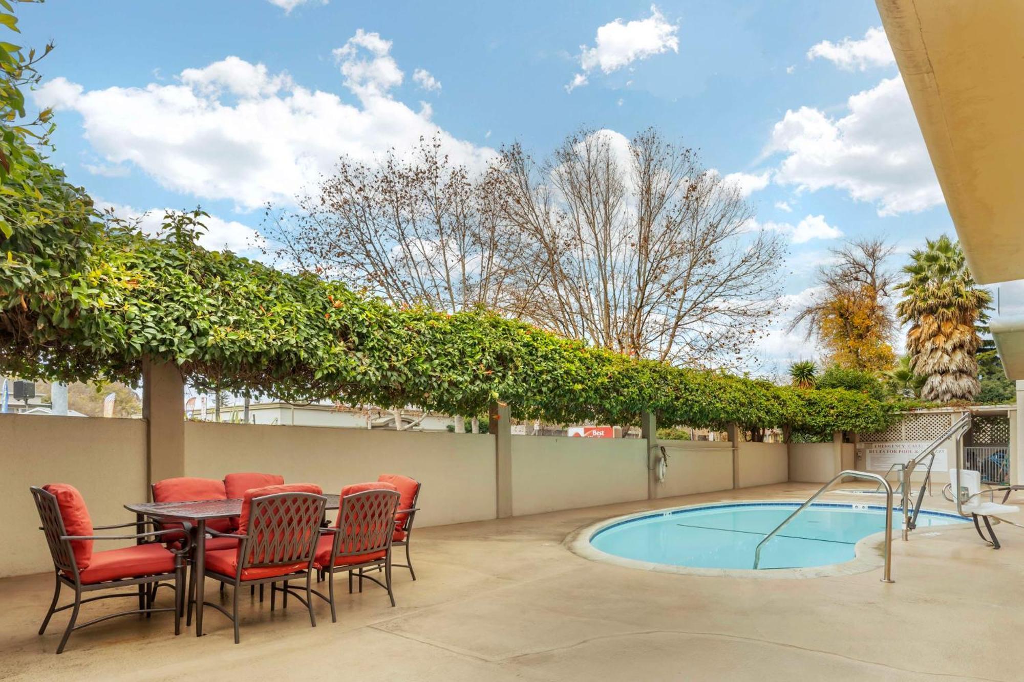 Motel Western Airport Plaza 3*