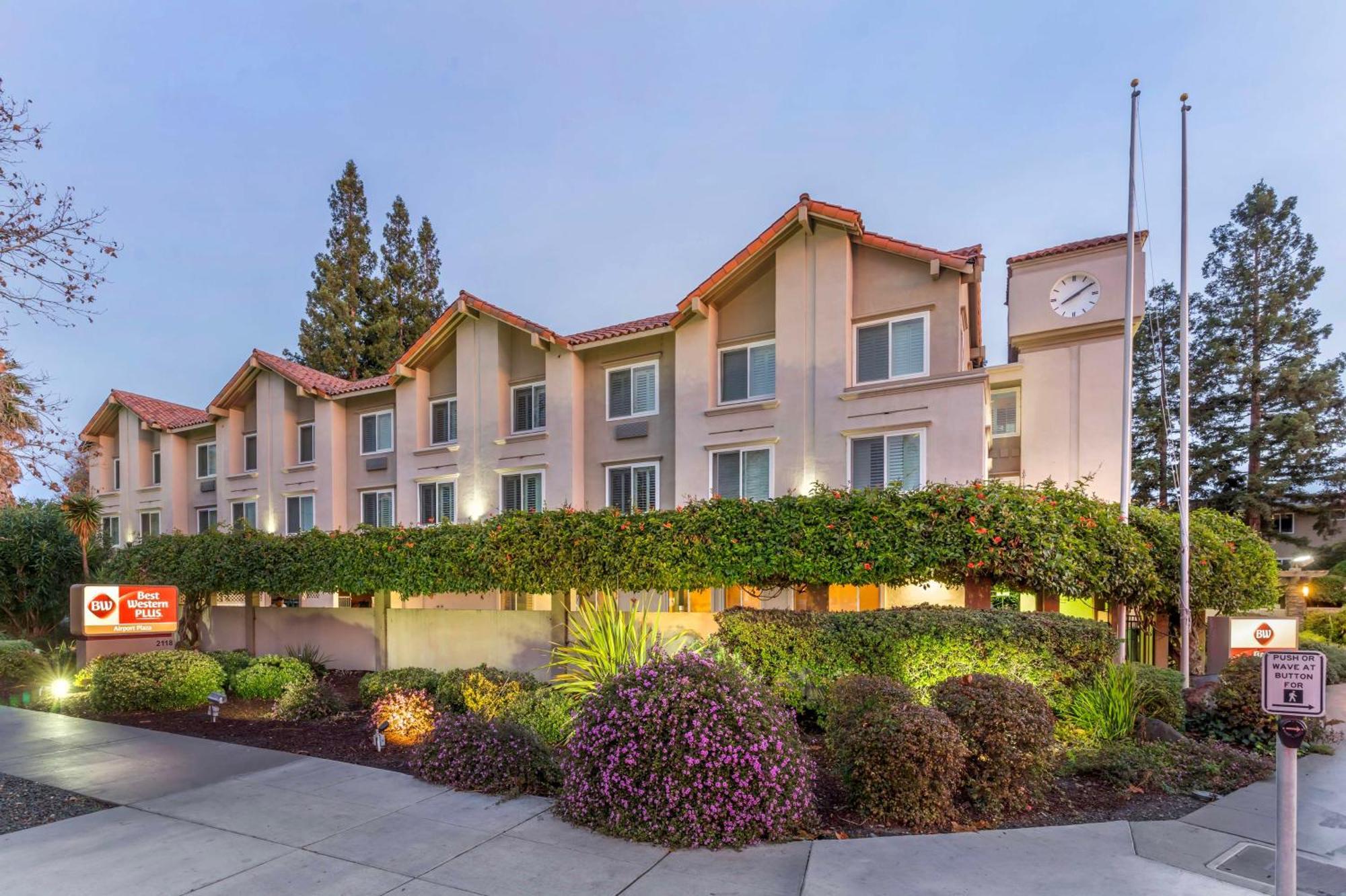 Western Airport Plaza Motel 3*