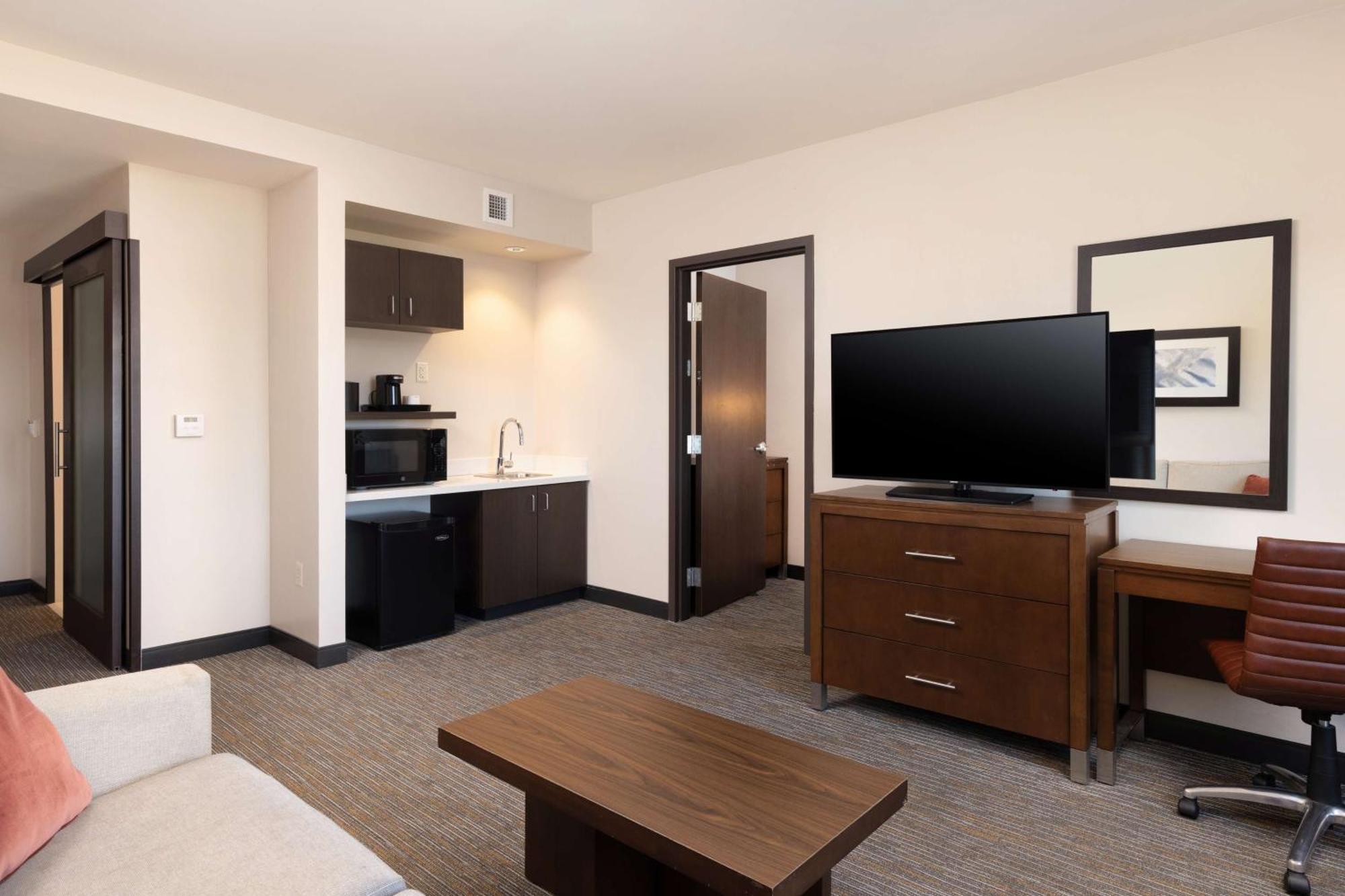 Hotel Hampton Cherry Ave, Ca