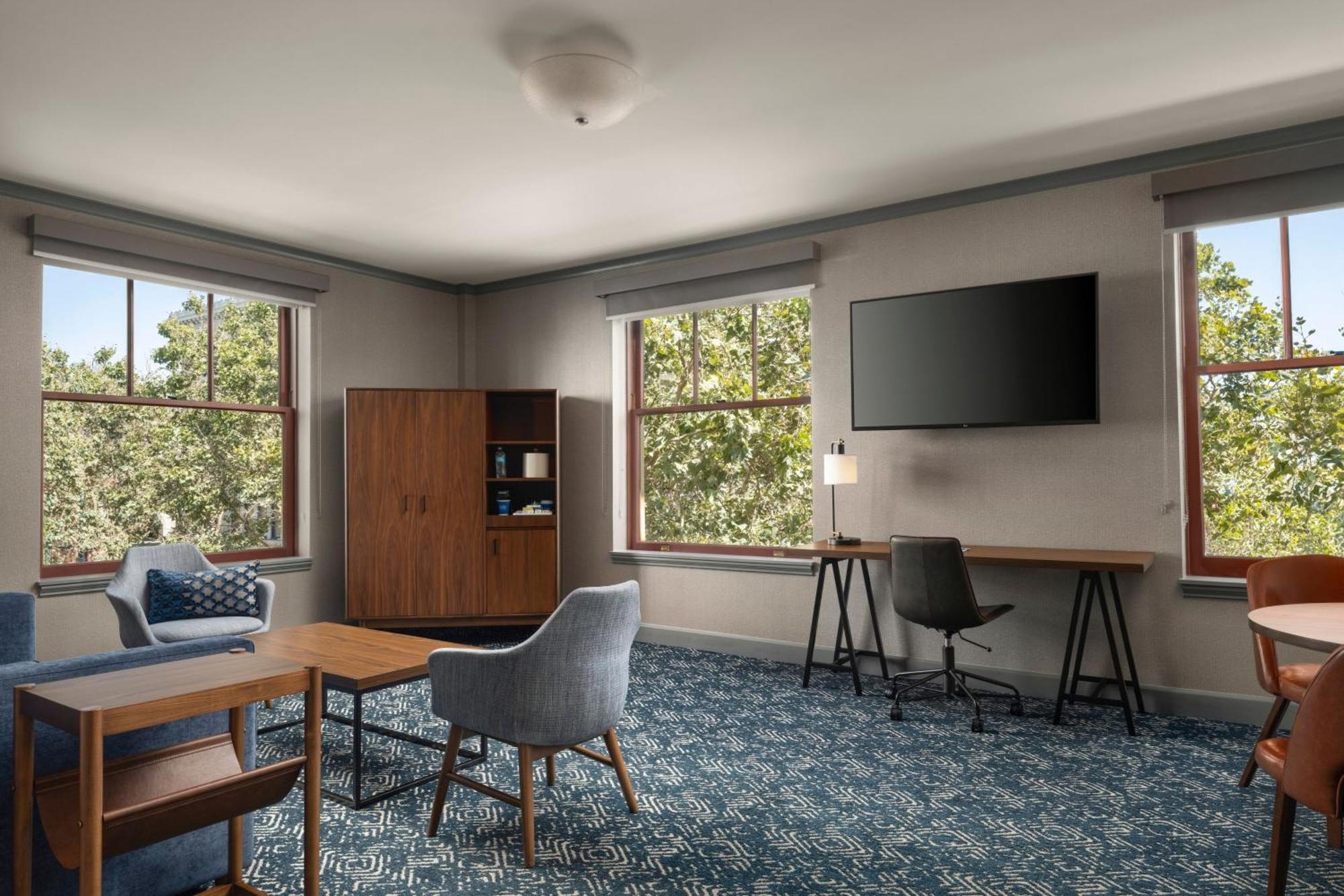 Four Points By Sheraton Downtown Hotel