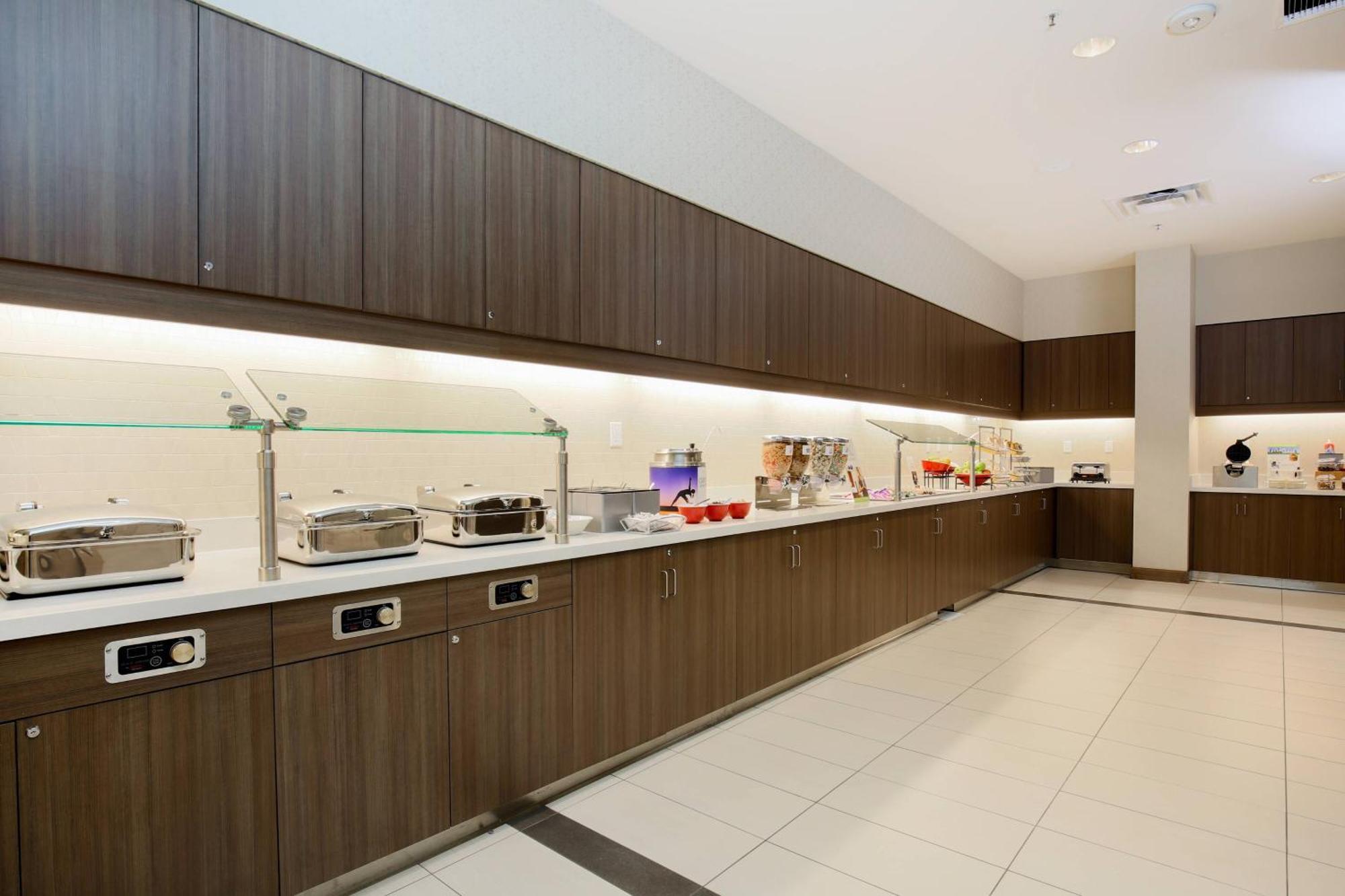 By Marriott Airport Hotel 4*