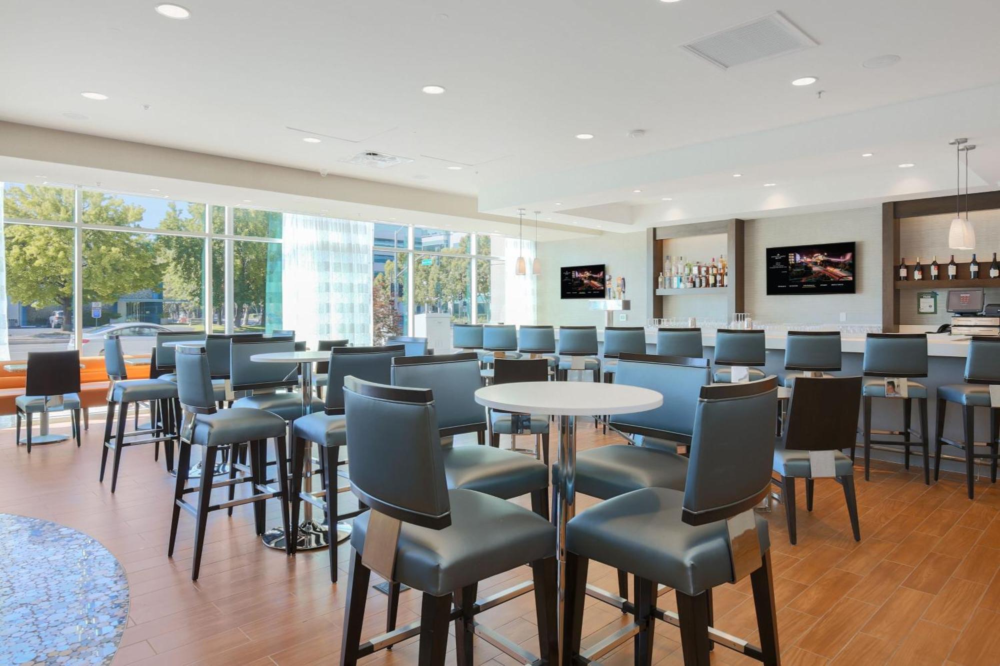 Hotel By Marriott Airport