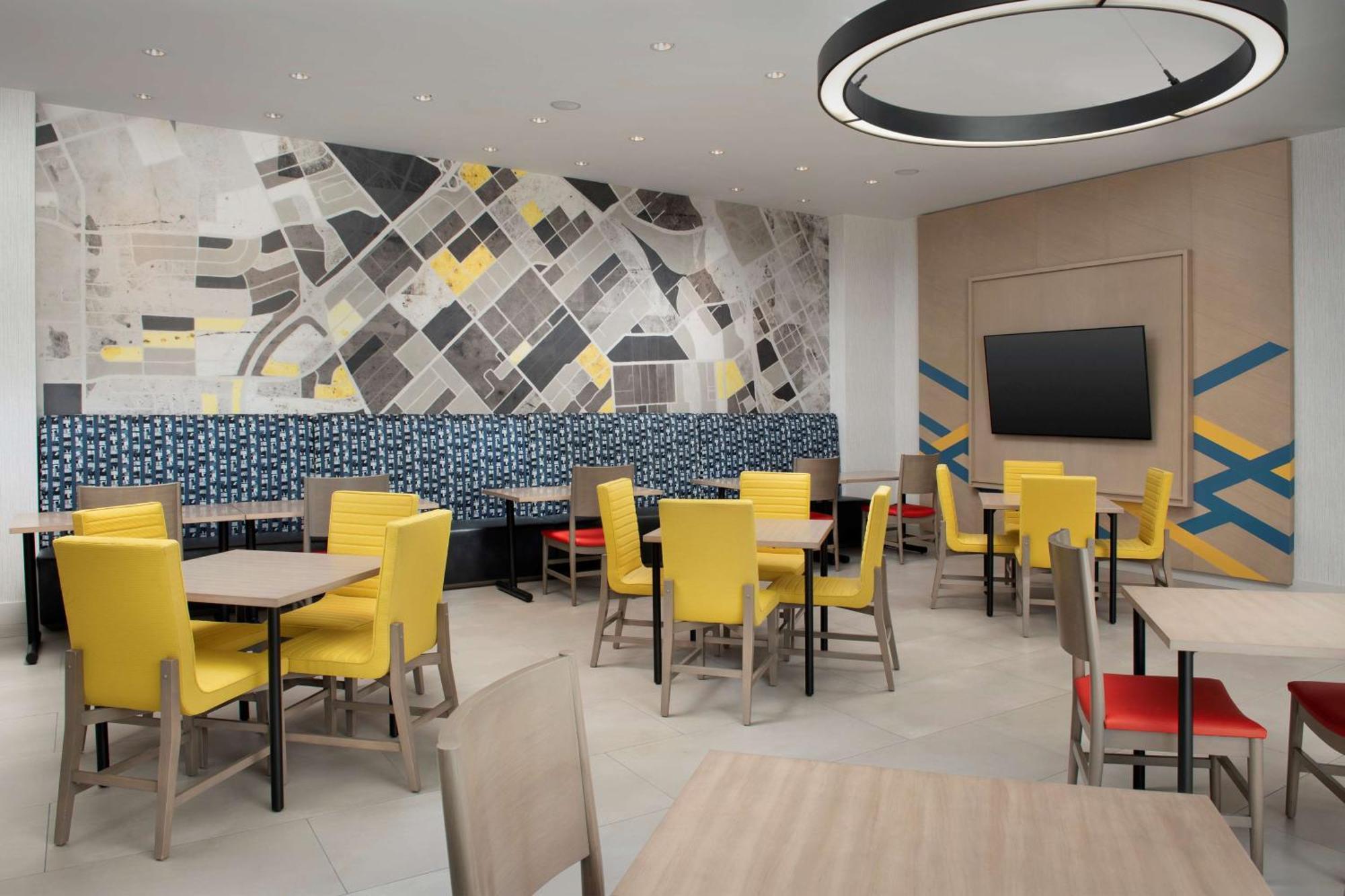 Hilton Garden Airport 3*