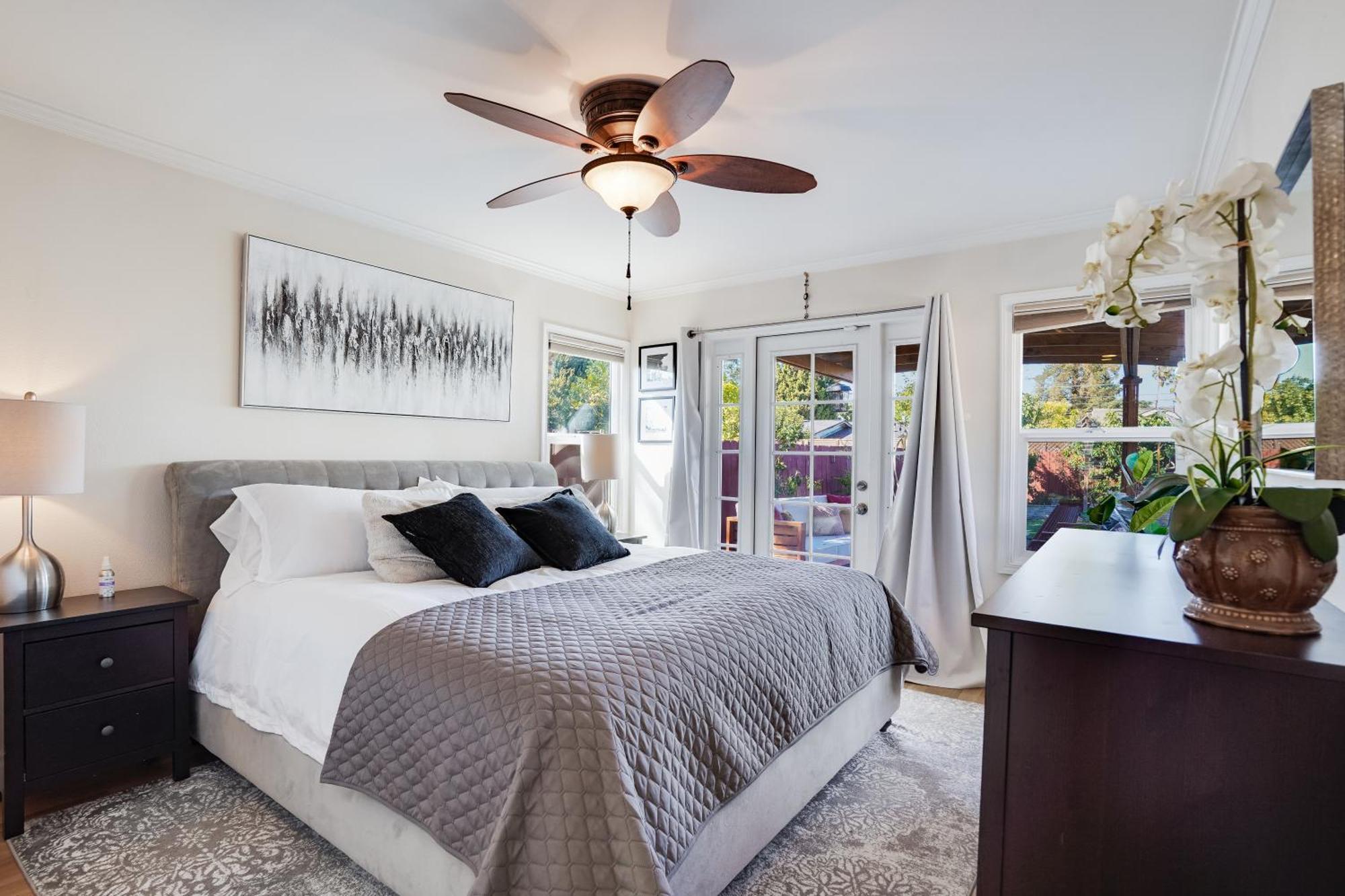 Relax In A Gorgeous 6 Person Quaint