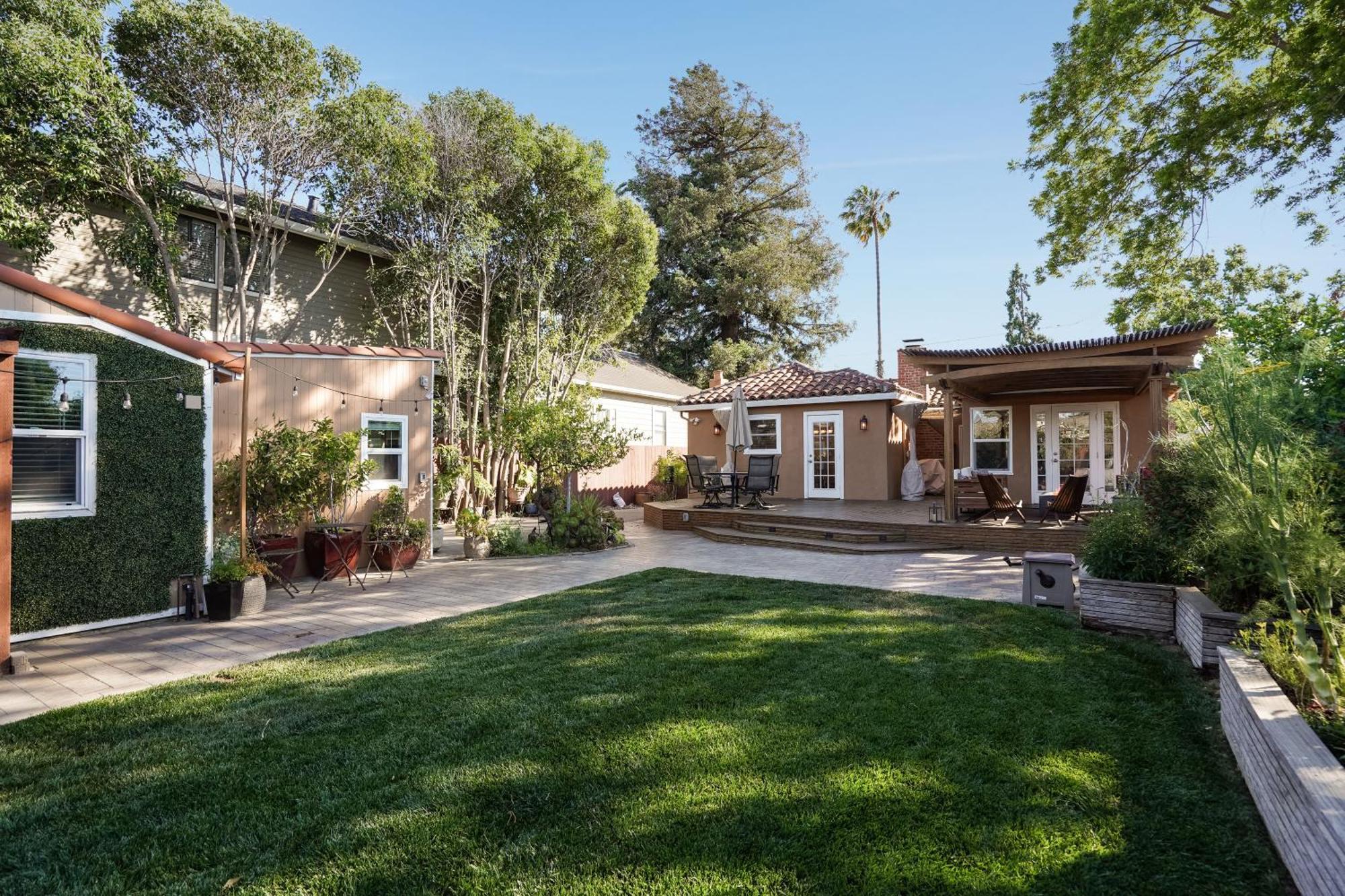 Relax In A Gorgeous 6 Person Quaint