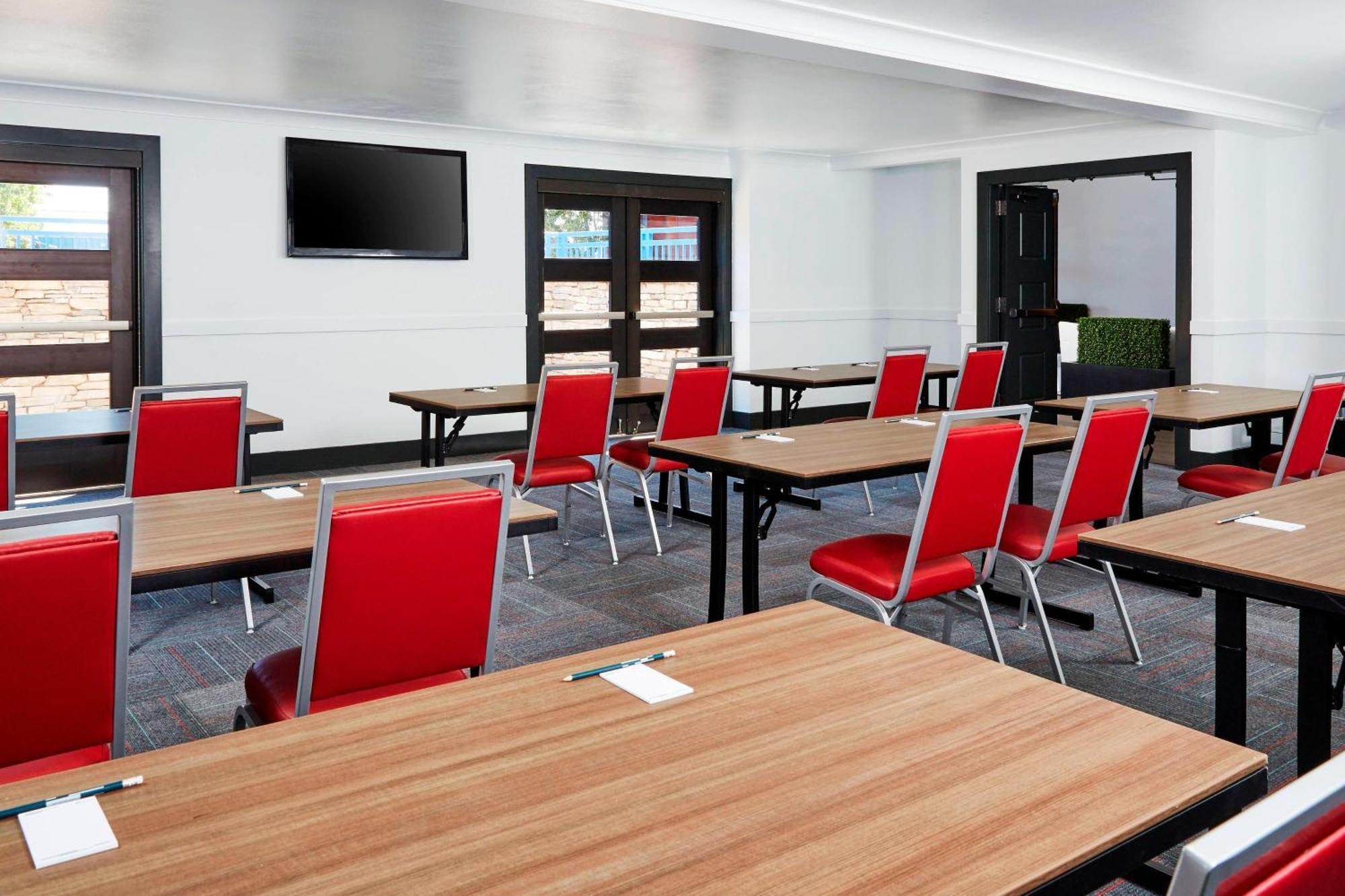 Aloft Cupertino Hotel 4*
