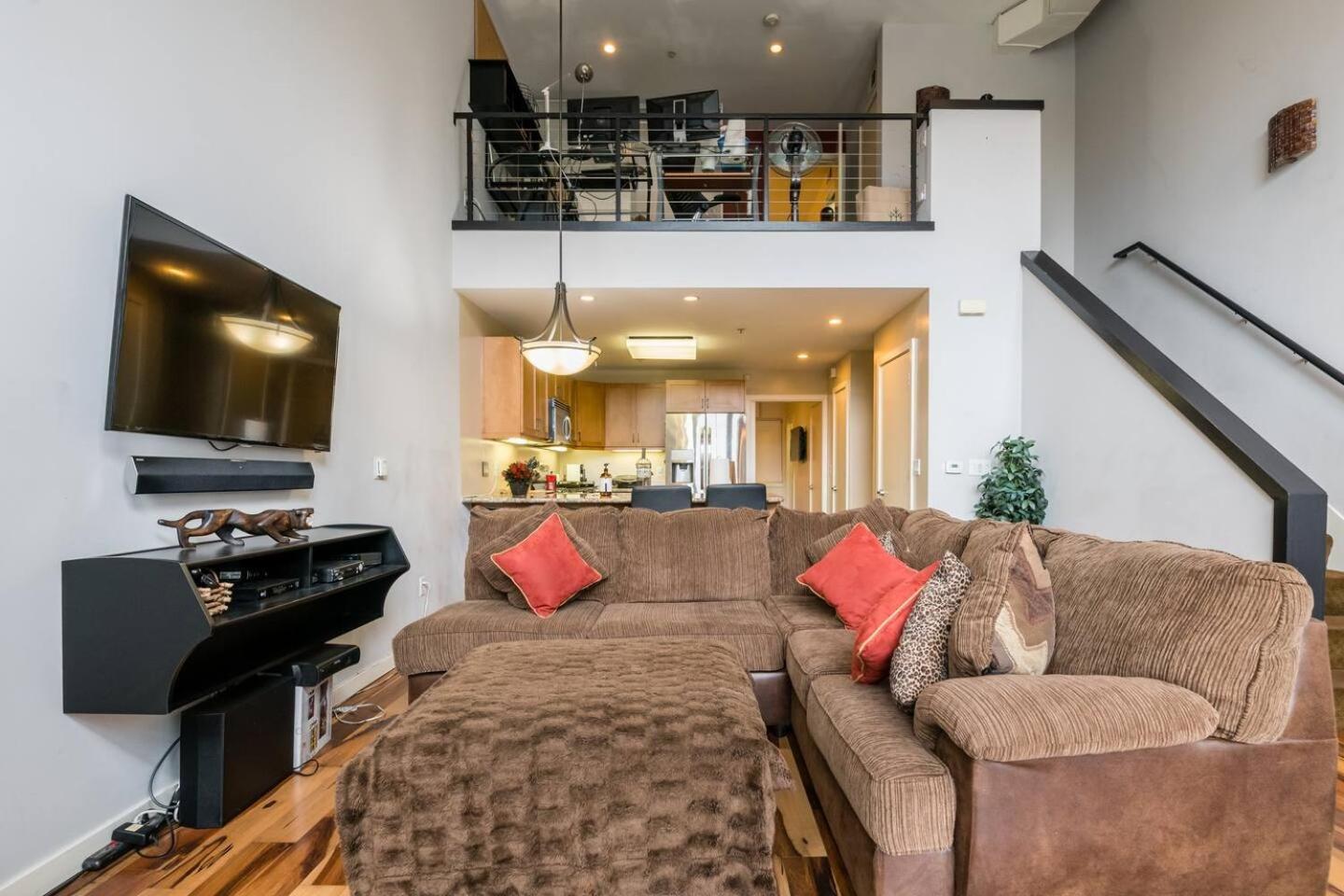 Sj Elite Loft Sleek Sophistication Holiday home