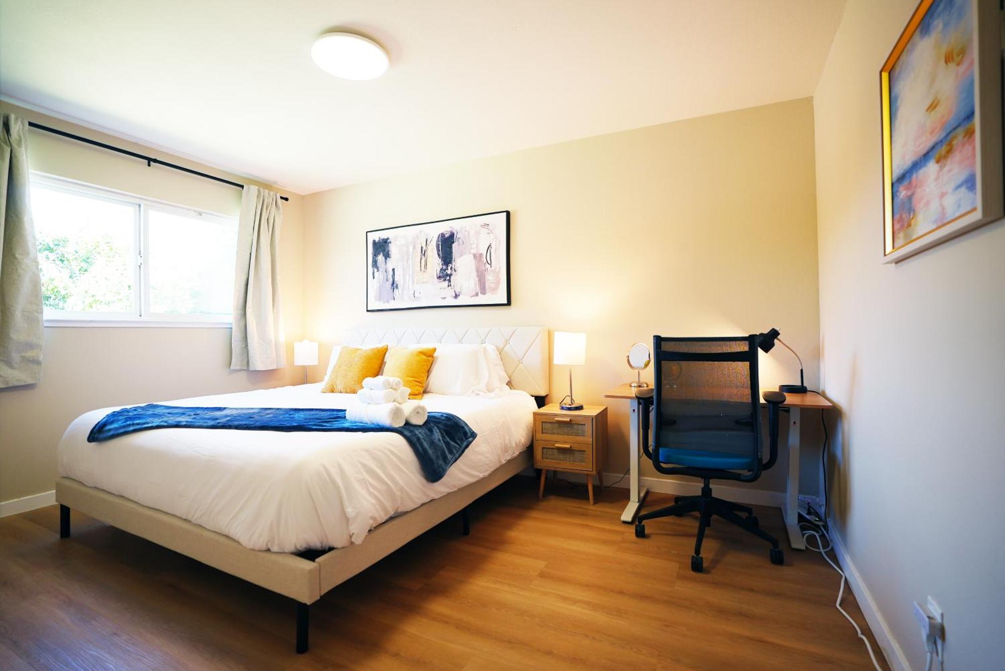 Spacious Lux 3br: Prime Location