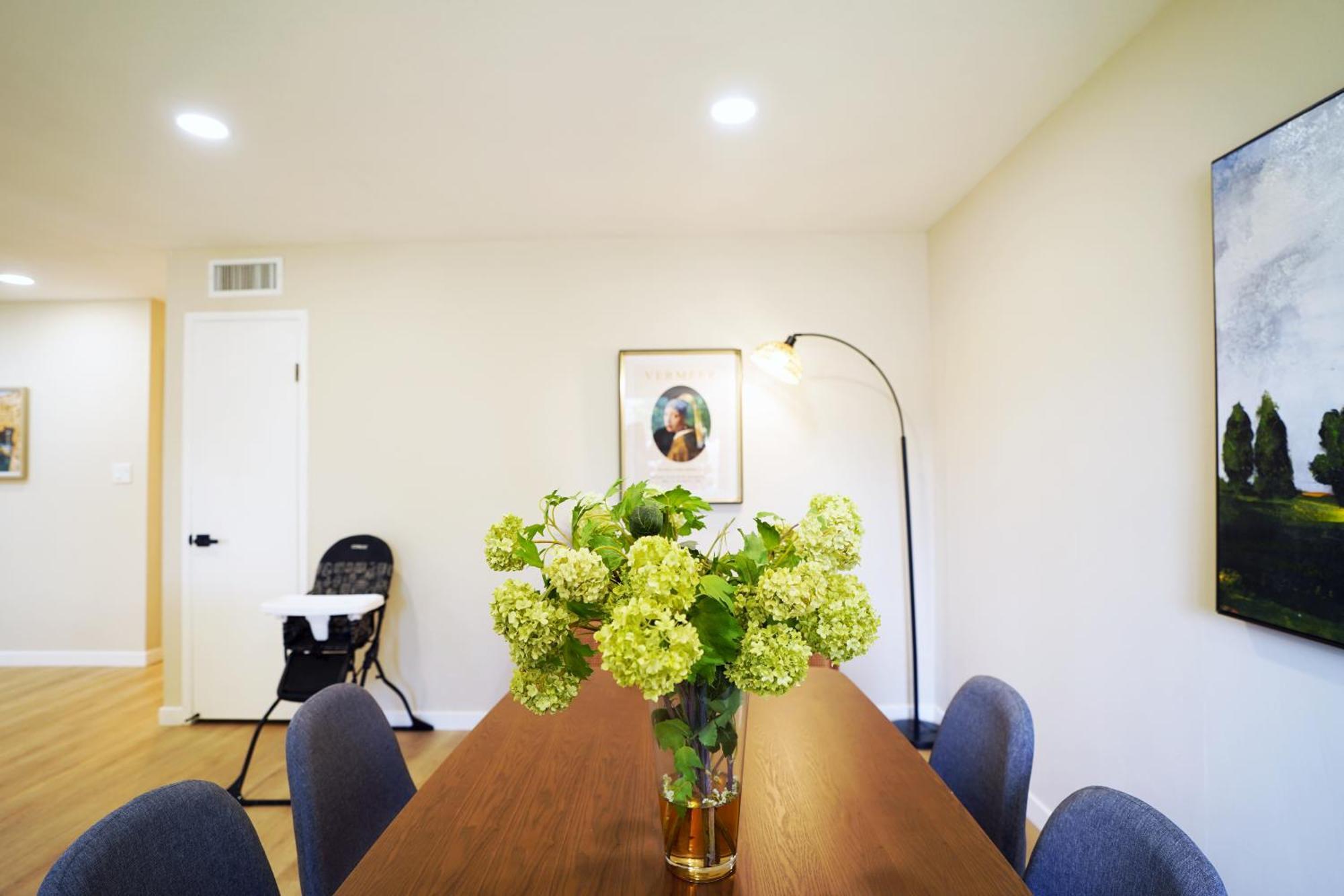Villa Spacious Lux 3br: Prime Location *