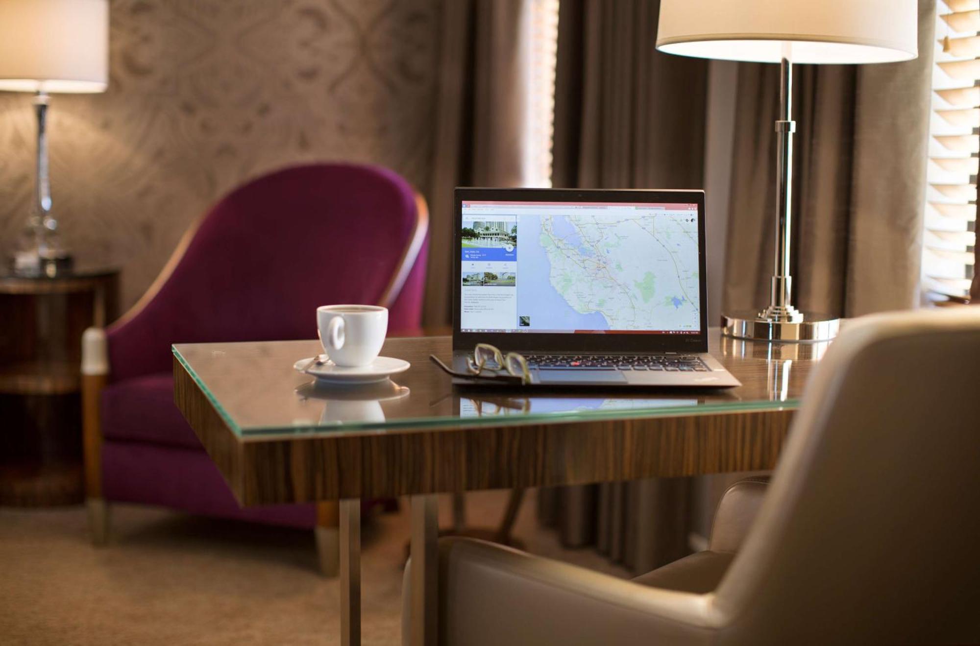 Hotel De Anza 4*