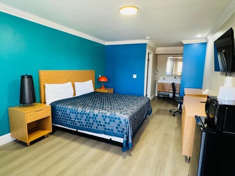 Signature Motel