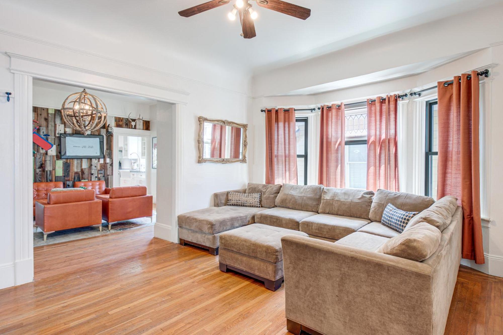 Apartment Downtown With Deck 1 Mi To Sap Center! *
