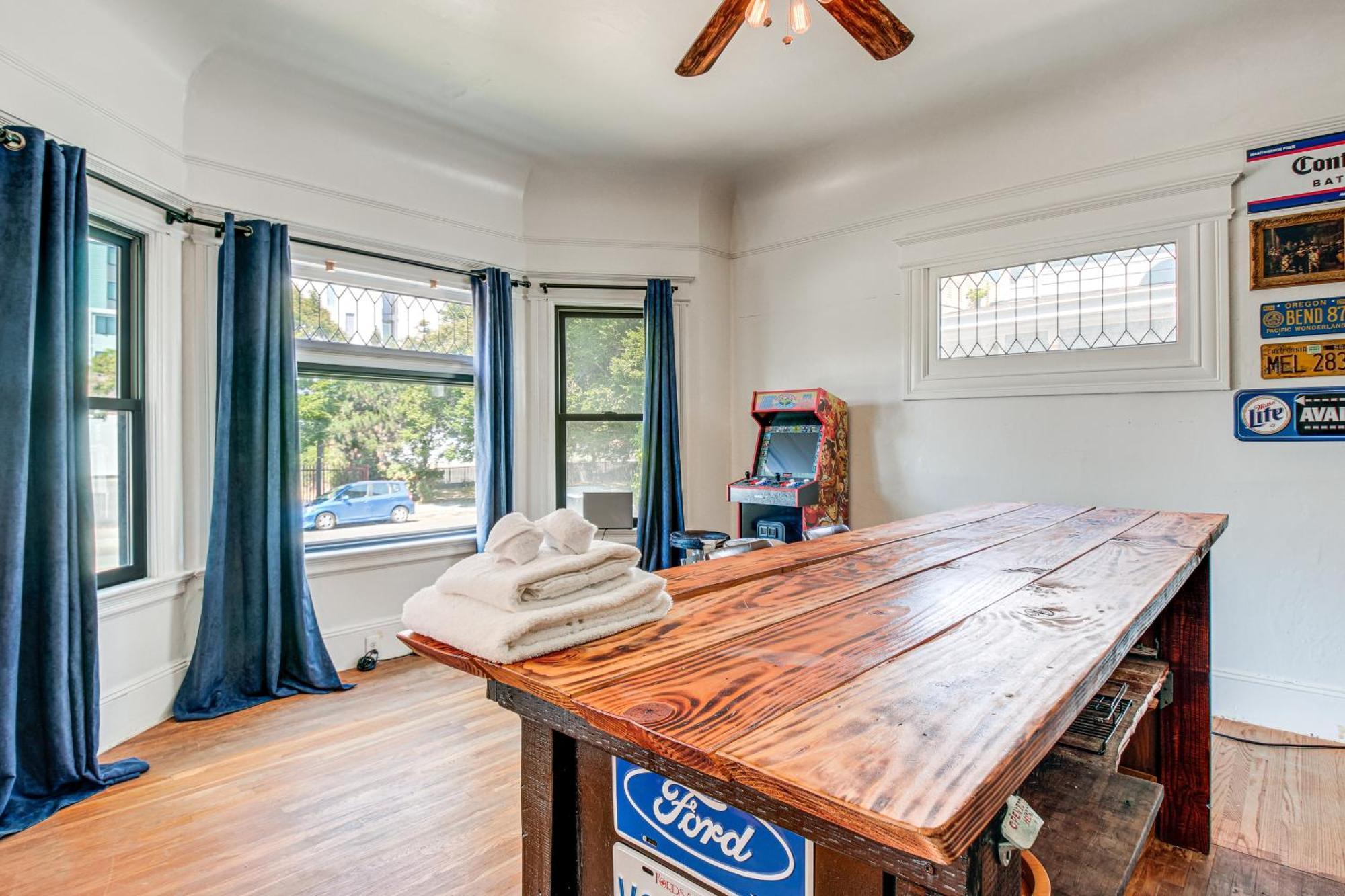 Apartment Downtown With Deck 1 Mi To Sap Center! San Jose