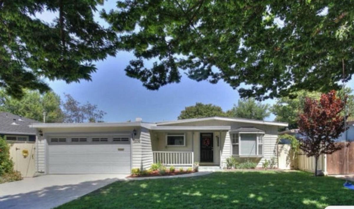 Cozy House Nested Around Trees ｃ San Jose
