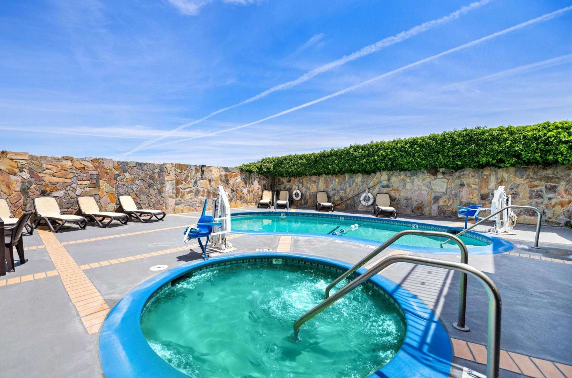 Hotel Surestayplus By Western 3*