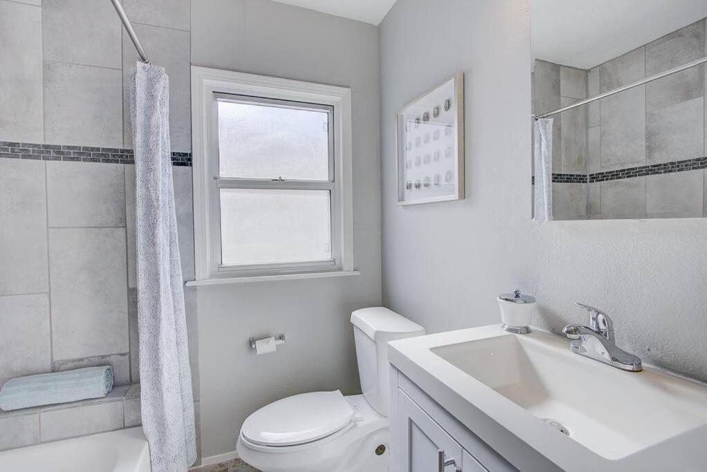 Single Family House 2b1b, California King Bed, Crib, 2 Tvs Near Downtown, Sjc Airport Holiday home San Jose