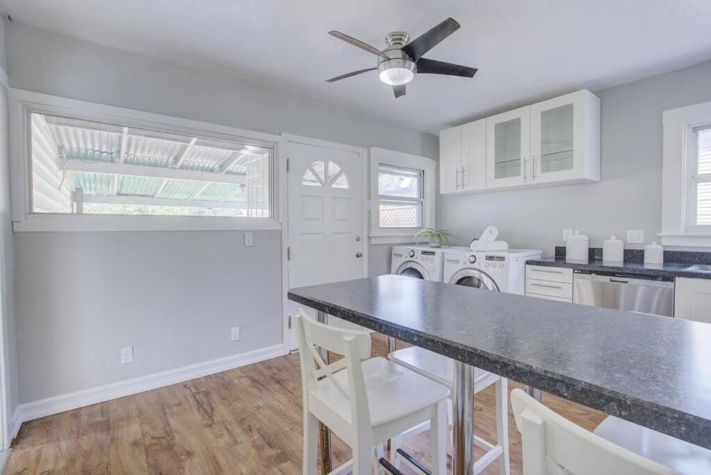Single Family House 2b1b, California King Bed, Crib, 2 Tvs Near Downtown, Sjc Airport Holiday home San Jose