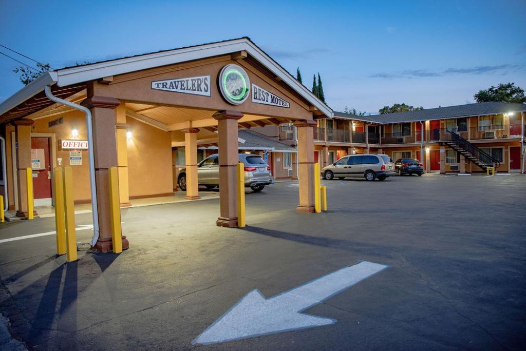 Traveler's Rest Hotel *