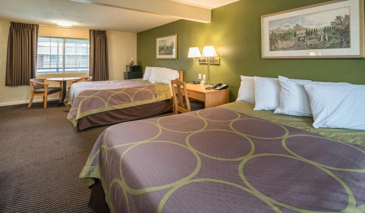 Rose Garden - Airport Hotel 2*