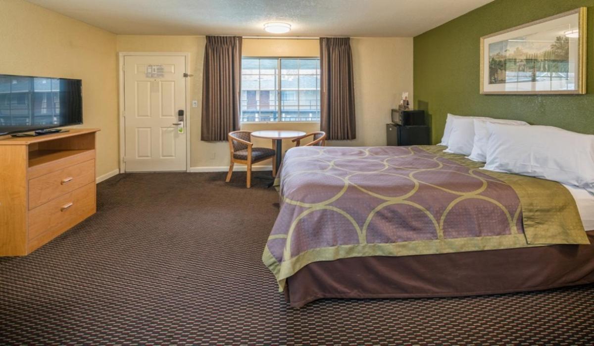 Rose Garden - Airport Hotel San Jose