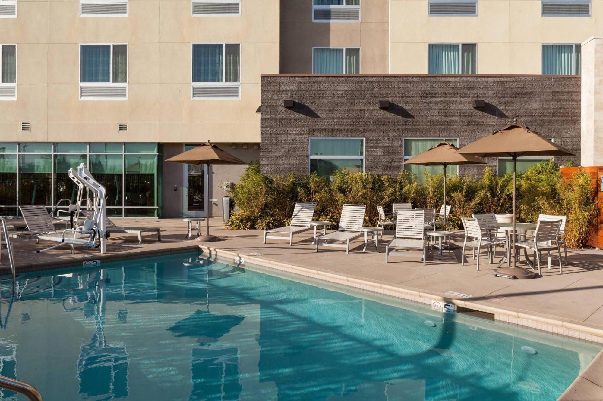 Courtyard By Marriott North/ Silicon Valley
