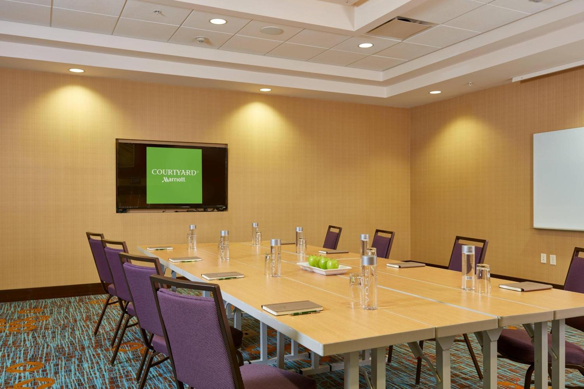 Courtyard By Marriott North/ Silicon Valley Hotel
