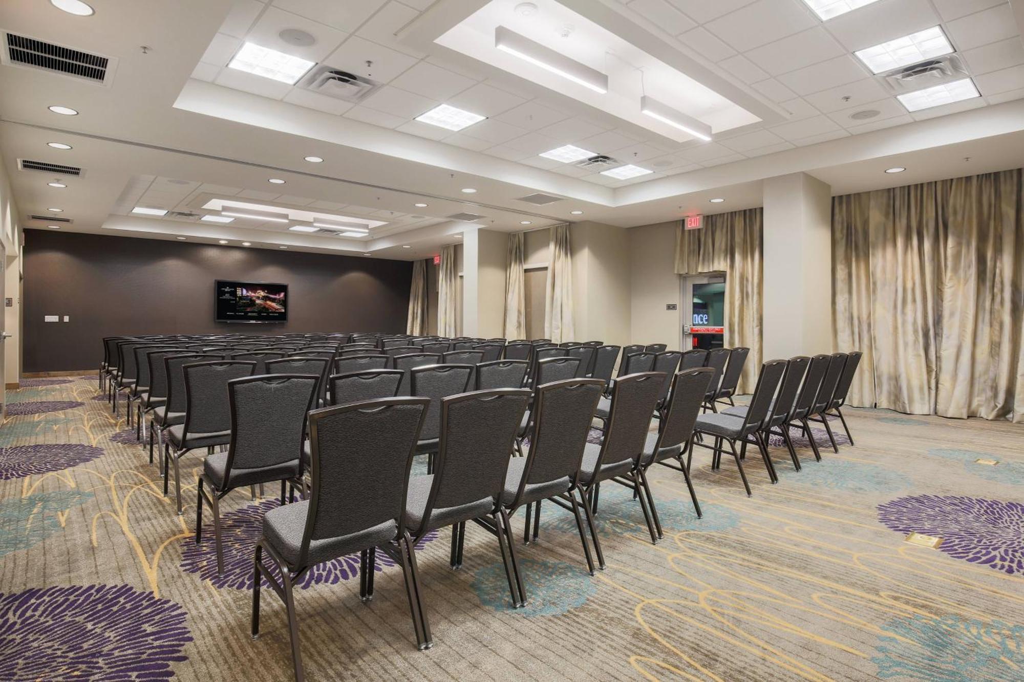 Springhill By Marriott Airport 3*