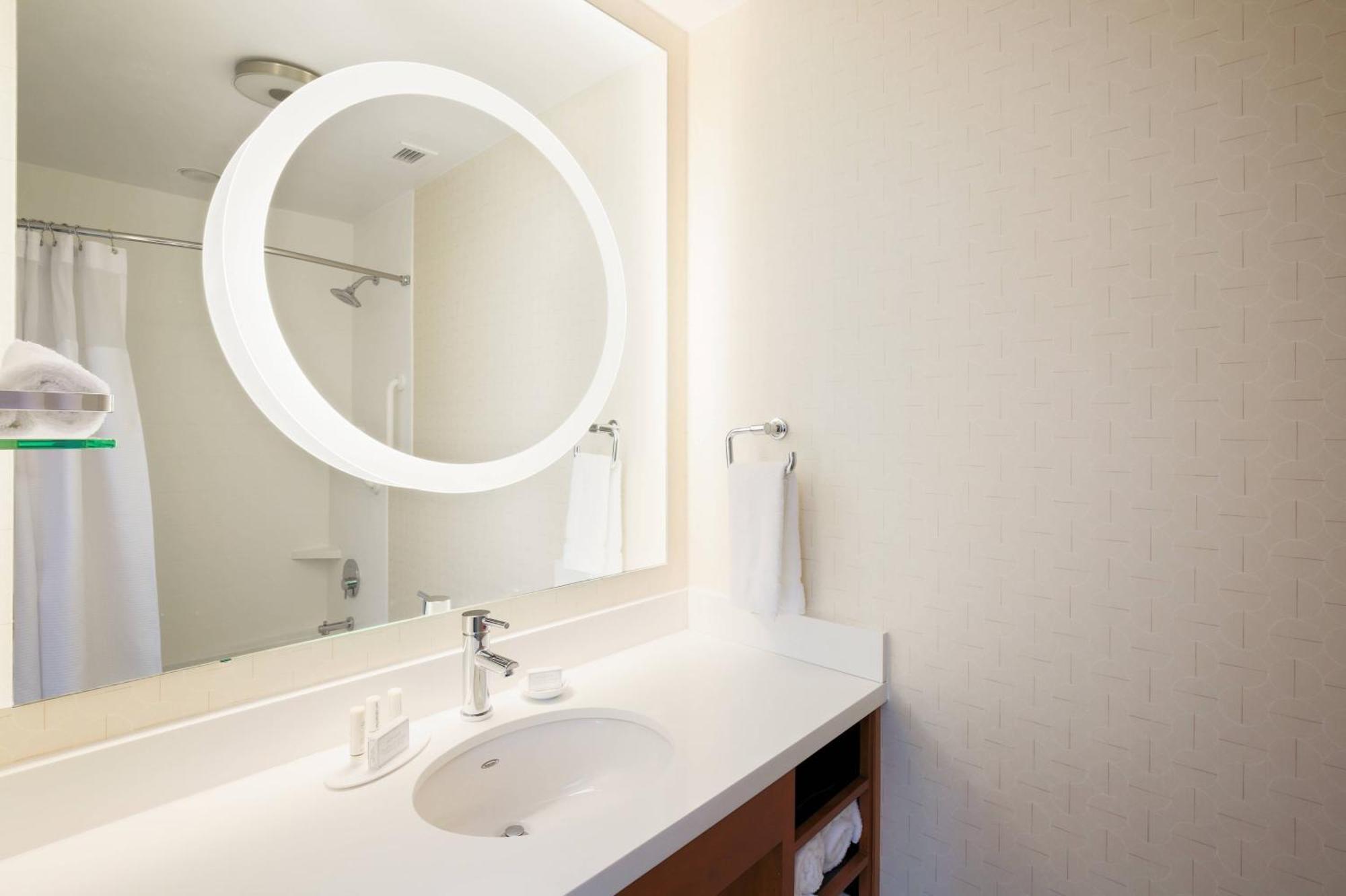 Hotel Springhill By Marriott Airport 3*